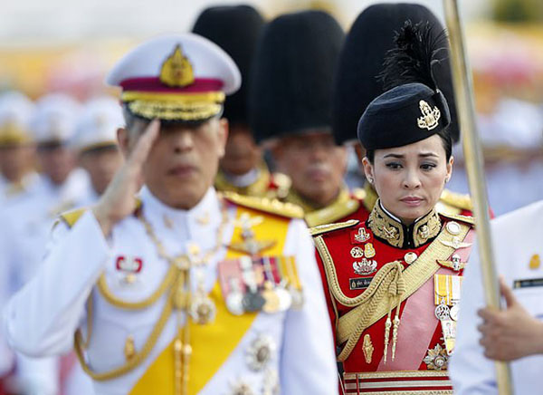 Tân hoàng hậu Thái Lan: Con đường từ tiếp viên hàng không đến tướng quân