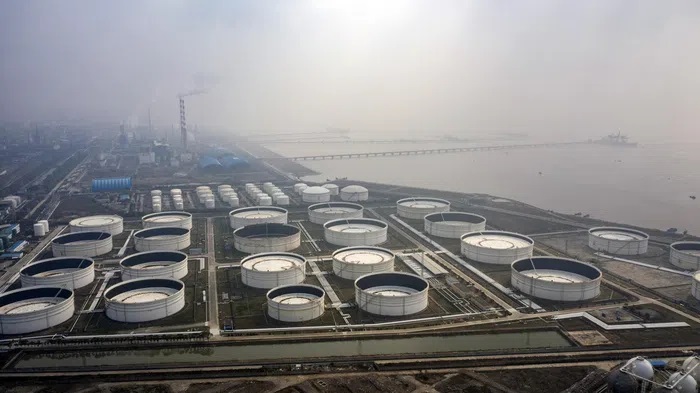 Trung Quốc đang trao đổi với Nga để mua dầu cho kho dự trữ