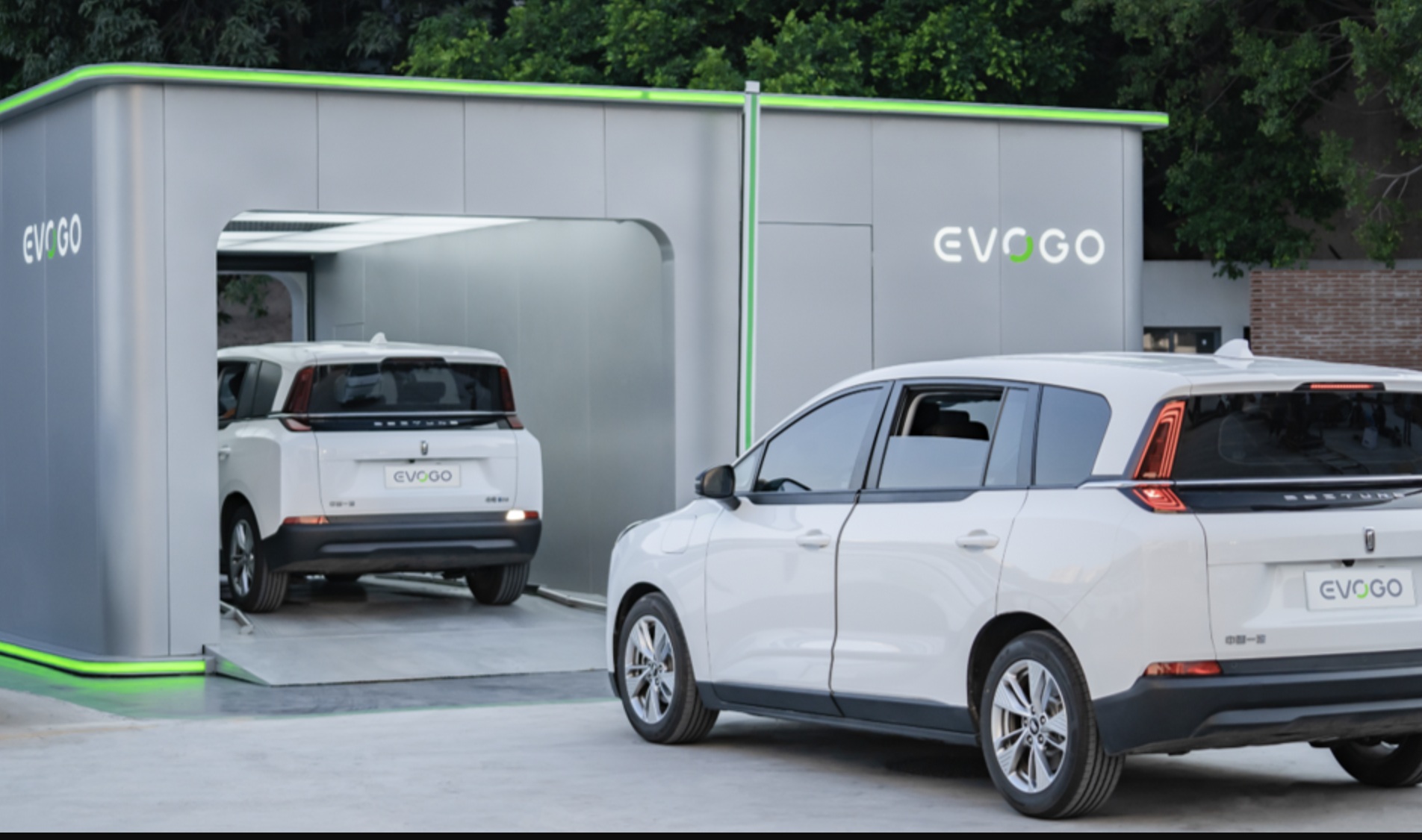 Trung Quốc lại đi trước thế giới một bước: Rầm rộ ''cuộc chạy đua'' công nghệ đổi pin xe điện, mọi thao tác chỉ mất 3 phút, 10.000 trạm đang được xây dựng