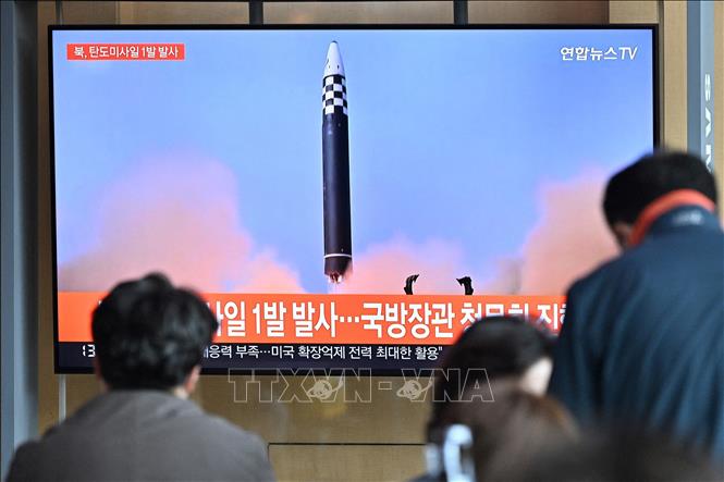 Tổng thống Hàn Quốc họp an ninh sau vụ Triều Tiên phóng tên lửa