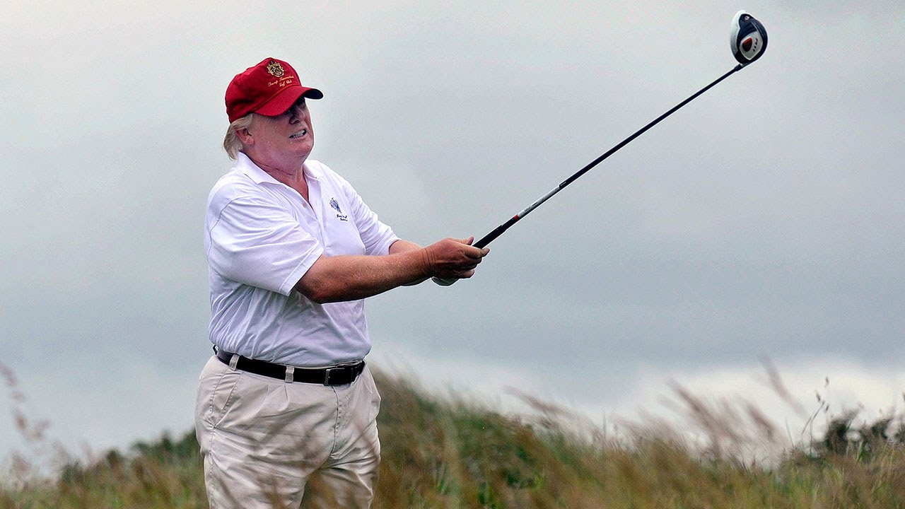 Ngày đầu trở lại làm ''thường dân'', ông Trump đi đánh golf