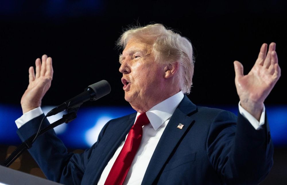 Nhà Trắng giải thích về các vết bầm tím thường thấy trên tay ông Trump