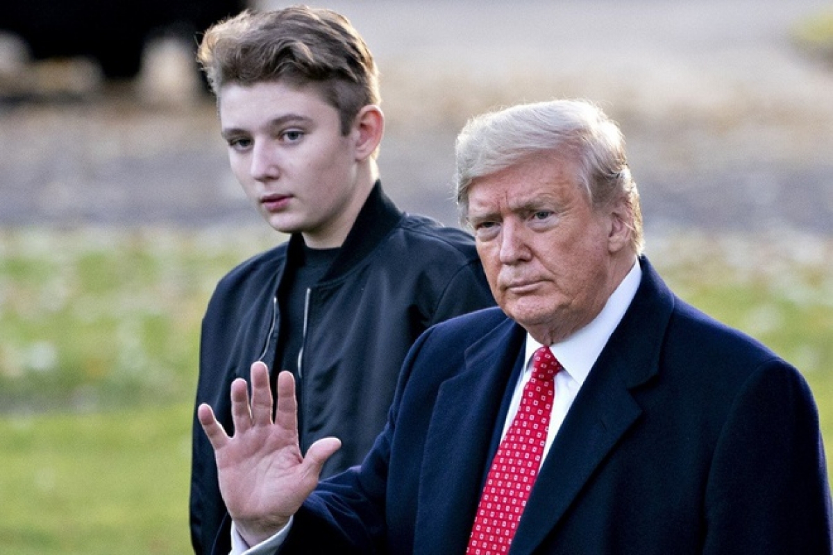 Ông Trump nói con trai Barron hết mắc Covid-19 ''trong 15 phút''