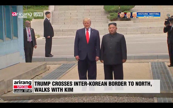 Hình ảnh đầu tiên về cuộc gặp giữa ông Trump và ông Kim tại DMZ