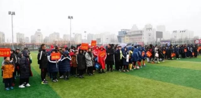 Khán giả nhiễm virus corona, 30 đội bóng Trung Quốc có nguy cơ thành ổ dịch