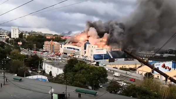 Cháy dữ dội ở trung tâm mua sắm lớn của Nga