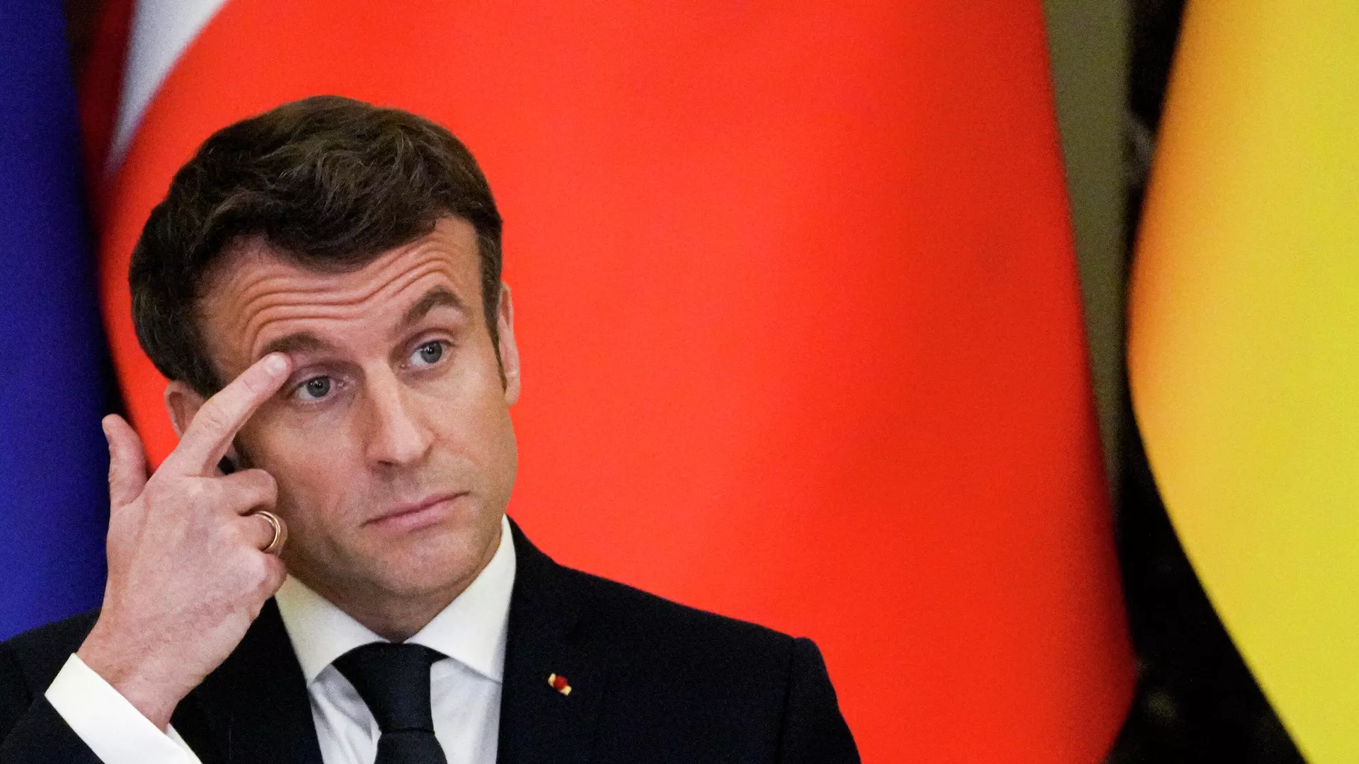 Xếp hạng tín nhiệm của ông Macron chạm mức thấp nhất trong 5 năm