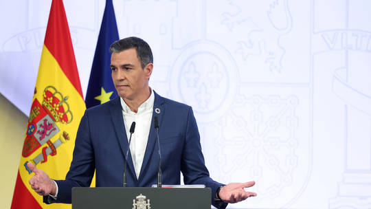 Thủ tướng Tây Ban Nha kêu gọi bỏ cà vạt để tiết kiệm năng lượng