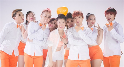 Hoàng Yến Chibi đáng yêu, nhí nhảnh trên sàn nhảy