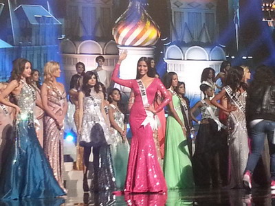 Trương Thị May rạng rỡ trước Đêm chung kết Hoa hậu Hoàn vũ 2013