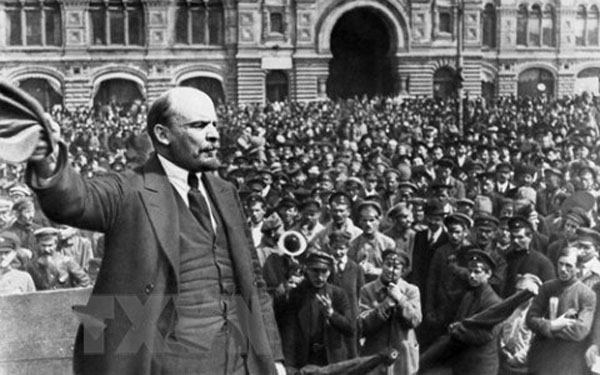 [Photo] Kỷ niệm 102 năm Cách mạng Tháng Mười Nga vĩ đại