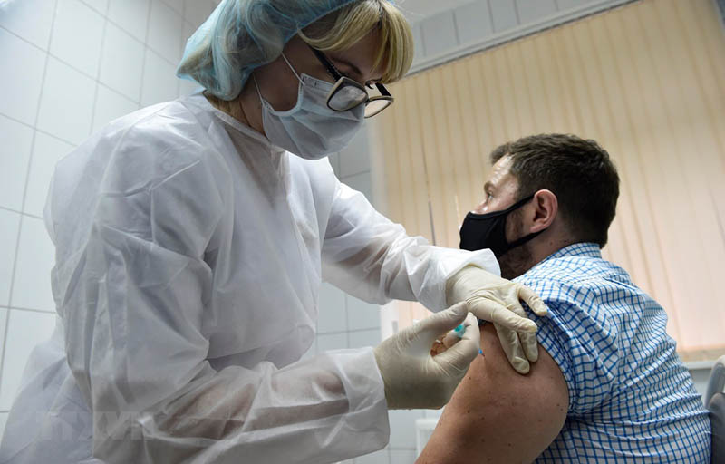 Dịch COVID-19: Nga thông báo kế hoạch tiêm chủng ở địa phương