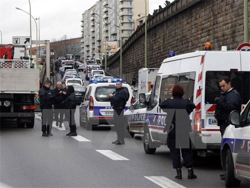 2 vụ bắt giữ con tin trong 1 ngày ở Paris: Chuyện gì đang xảy ra?