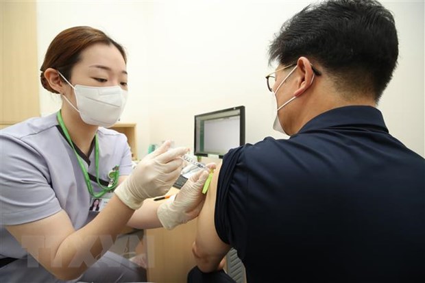 Hàn Quốc: Tiêm kết hợp 2 loại vaccine sản sinh kháng thể gấp 6 lần