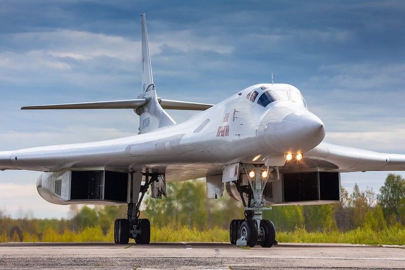 Nga tung ra mẫu máy bay ném bom 'Thiên nga trắng' Tu-160M hoàn toàn mới