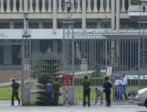 Một người tự thiêu trước cổng Dinh Thống Nhất để phản đối Trung Quốc