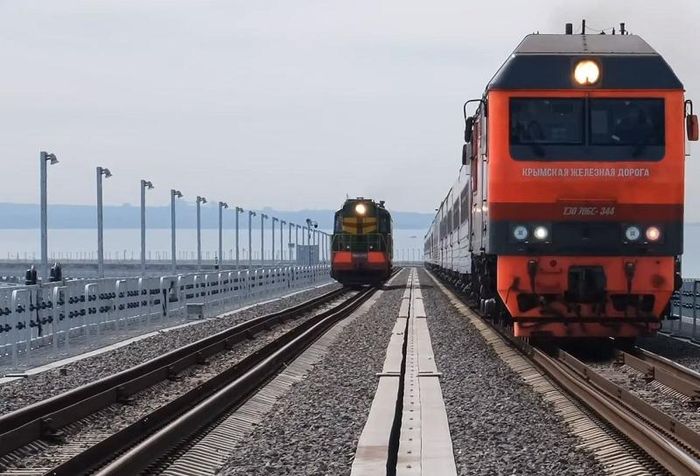 Video cầu Crimea thông tuyến đường sắt thứ 2