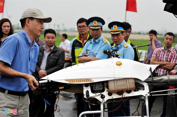 Trực thăng mô hình 700 triệu đồng rơi khi vừa cất cánh