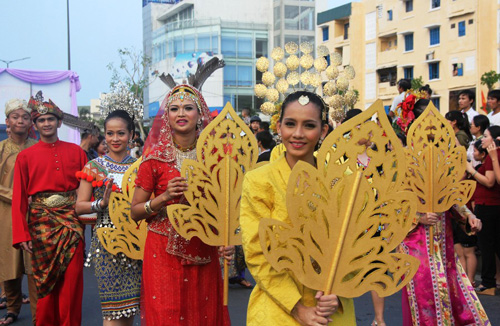Festival Huế 2014: Rực rỡ sắc màu lễ hội đường phố