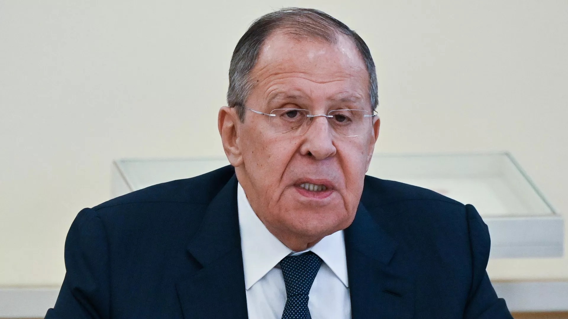 Bộ trưởng Ngoại giao Nga Sergei Lavrov tuyên bố không thể nhượng bộ lãnh thổ cho Ukraina