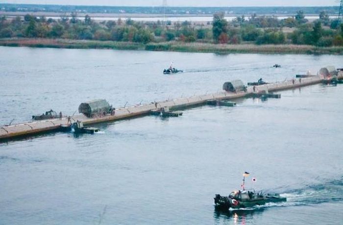 Ukraine lập cầu pháo nhắm tới Kherson, Nga ra đòn bất ngờ phía bờ Đông Dnieper