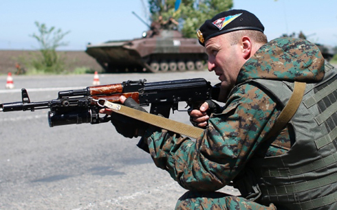 Quân đội Ukraine tấn công quy mô lớn vào Mariupol, 5 người chết