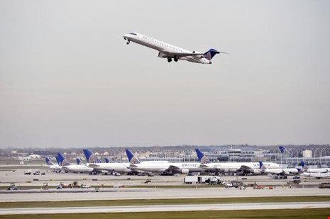 Hành khách cãi nhau tưng bừng về ông Trump trên máy bay