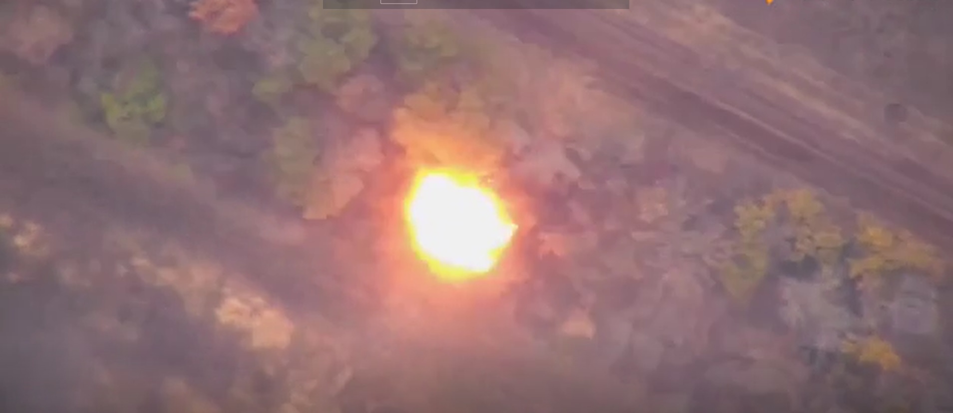 Cận cảnh UAV Kamikaze khai hoả phá huỷ pháo tự hành Ukraine