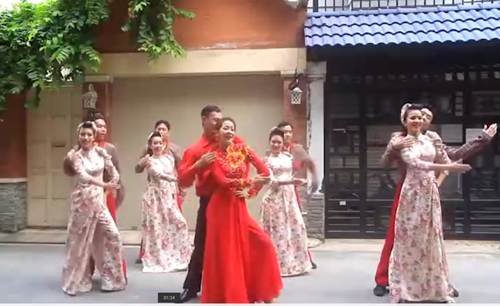 Điệu nhảy '60 năm cuộc đời' của cô dâu - chú rể và dàn bê tráp khiến dân mạng 'phát sốt'