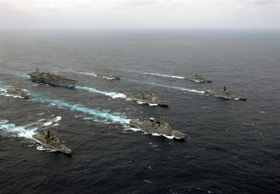 Biển Đông tăng nhiệt, cường quốc diễn trò “bên miệng hố chiến tranh“