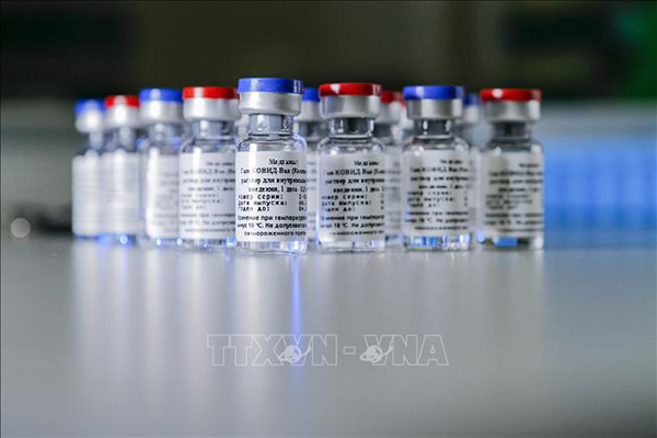Hungary nhận mẫu vaccine Sputnik V ngừa COVID-19 đầu tiên của Nga