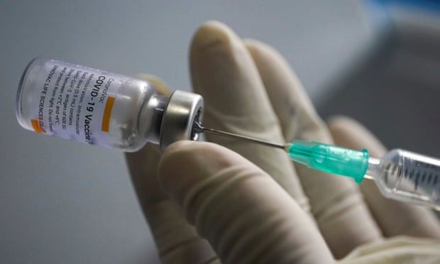 Tranh cãi việc Trung Quốc chỉ cấp thị thực cho người tiêm vaccine ''made in China''