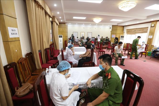 Hà Nội: Triển khai tiêm vaccine tại các Trung tâm y tế quận, huyện, thị xã