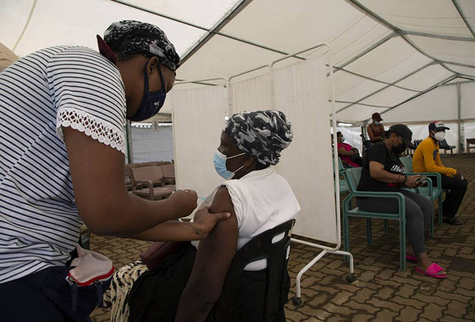 Vì sao Nam Phi từ chối nhận vaccine từ Mỹ khi Omicron đang hoành hành?