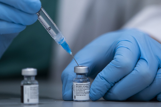 WHO mua 40 triệu liều vaccine COVID-19 của Pfizer - BioNTech