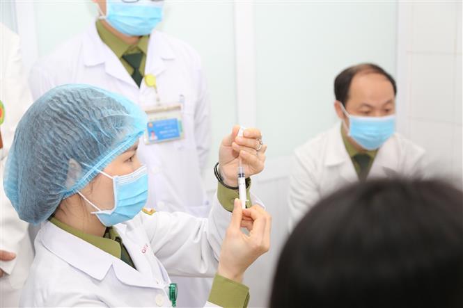 Hoàn tất thủ tục nhập khẩu vaccine COVID-19 đầu tiên vào Việt Nam