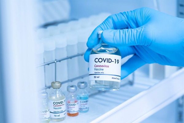 Việt Nam chuẩn bị nhập khẩu 204.000 liều vắc xin Covid-19 đầu tiên