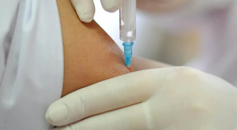 Nga tính phát triển vaccine chung ngừa cúm và COVID-19