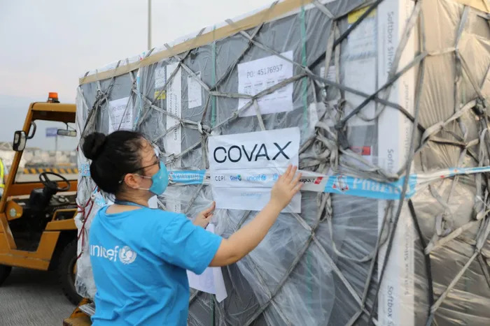 20h tối nay, hơn 1,6 triệu liều vắc xin của COVAX đã đến Viện Vệ sinh Dịch tễ TW
