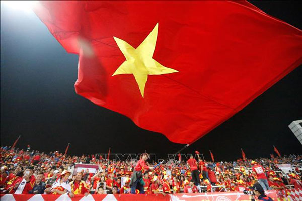 Phóng viên Hàn Quốc ấn tượng trước sự cổ vũ của người hâm mộ bóng đá Việt Nam