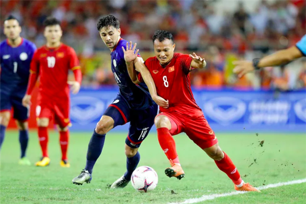 Báo nước ngoài hết lời ca ngợi “những đôi chân vàng” của đội tuyển Việt Nam trong trận gặp Philippines