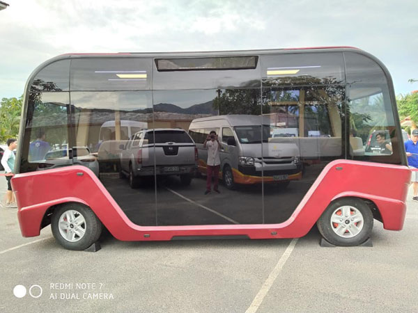 Xe buýt VinFast lộ diện hoàn toàn với ngoại thất toàn kính và nội thất hiện đại như phim viễn tưởng