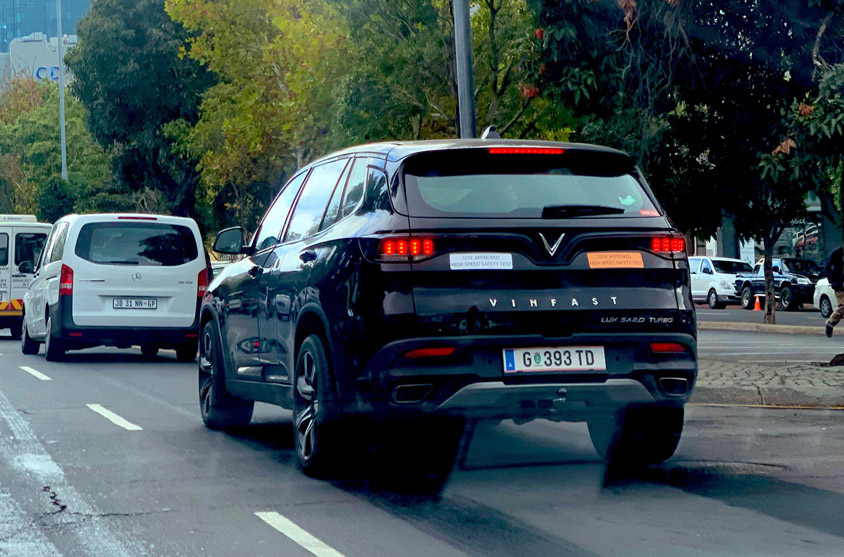 Người dân Nam Phi 'tóm gọn' VinFast Lux SA chạy thử với vài điểm kỳ lạ: 'Đây là sự kết hợp giữa người Đức và người Ý, cảm giác như BMW X5'