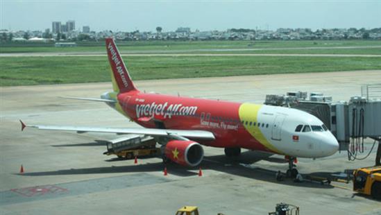Máy bay đi Seoul phải vòng về Tân Sơn Nhất cấp cứu khách bị tim