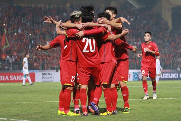Việt Nam vào bán kết AFF Cup với ngôi đầu bảng A