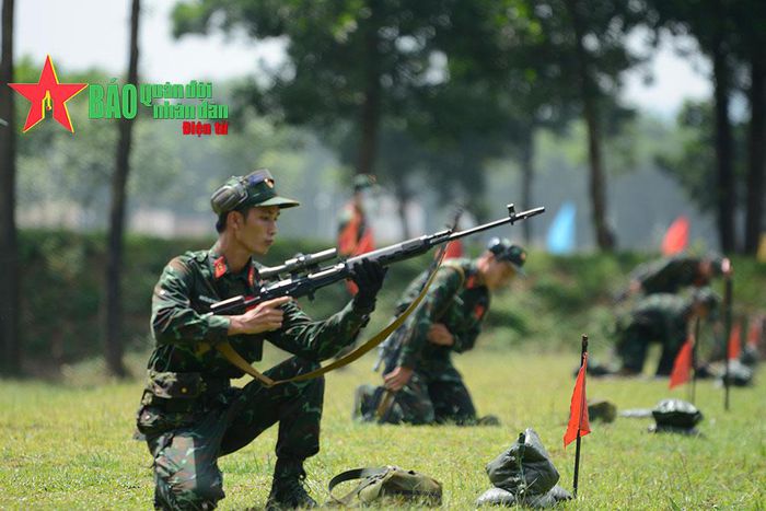 Xạ thủ nước ngoài khen đội bắn tỉa Việt Nam