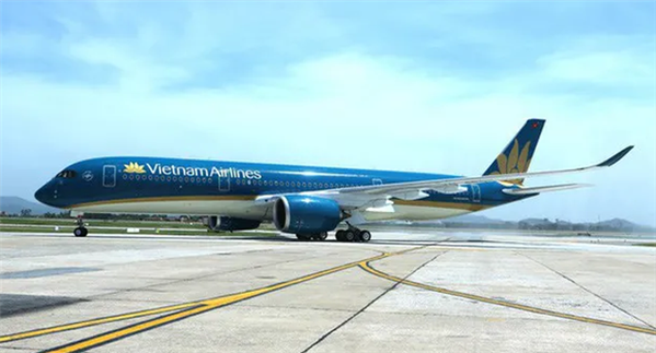 Liên tục phát hiện “siêu máy bay” của Vietnam Airlines bị cắt lốp, “găm” đinh