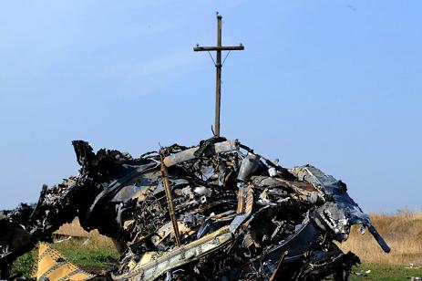 Sốc: Máy bay MH17 bị máy bay lạ bắn hạ?