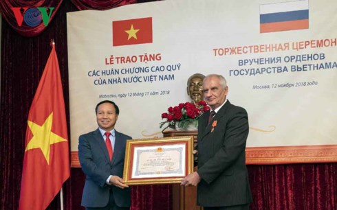 Bạn bè Nga tự hào nhận phần thưởng cao quý của Nhà nước Việt Nam