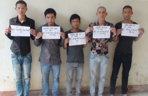 Nguyễn Văn Hiệp uống bia với các 